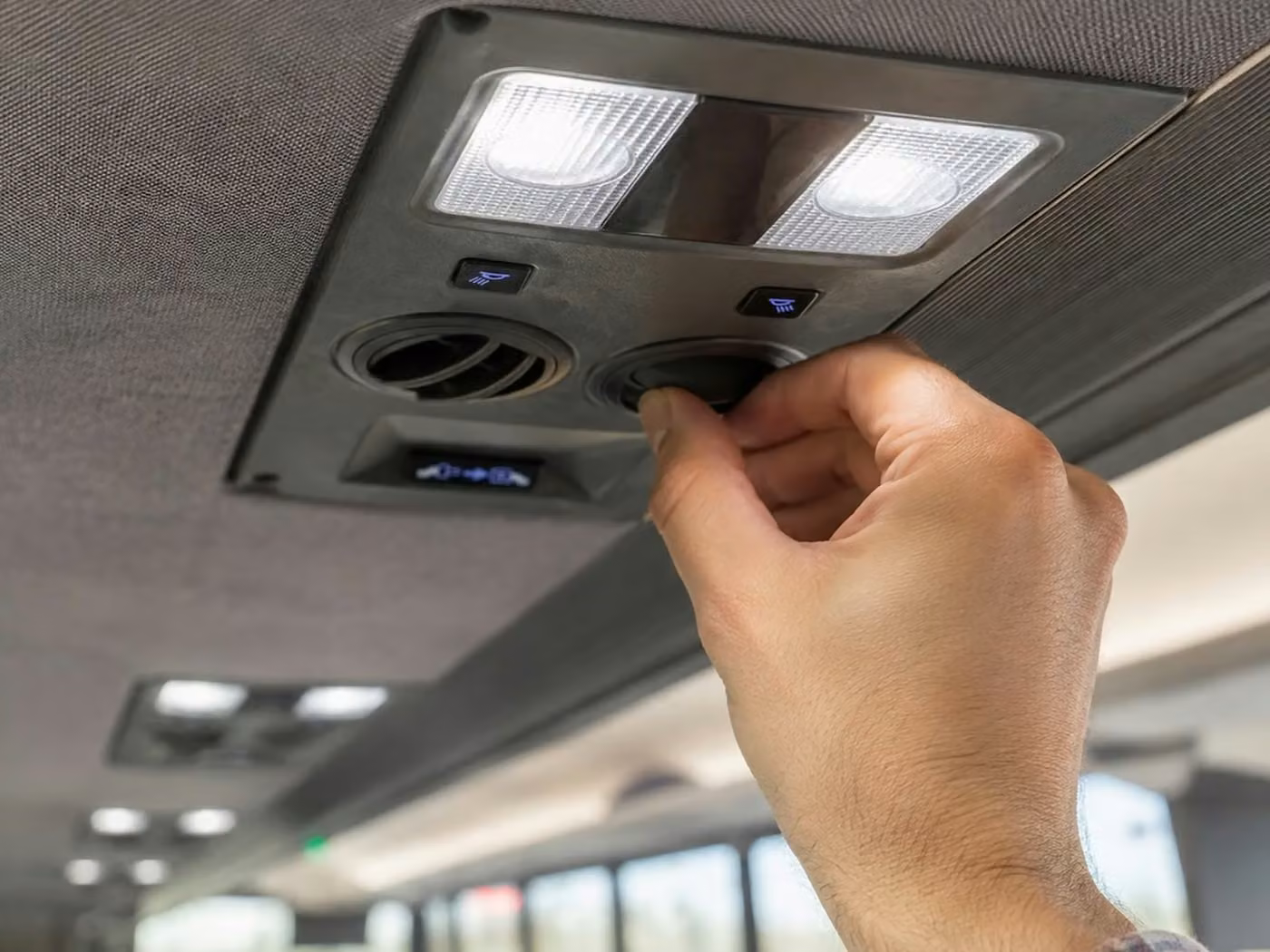 hallandale beach 18 passenger minibus climate control