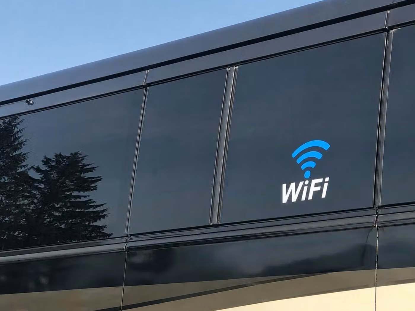 hallandale beach 25 passenger minibus wifi