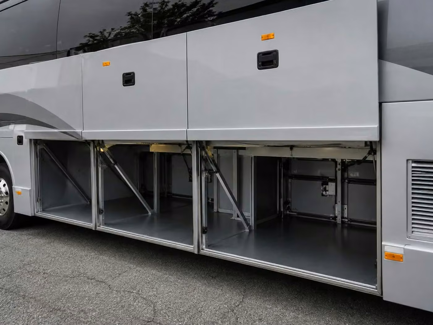 hallandale beach 56 passenger charter bus luggage bays